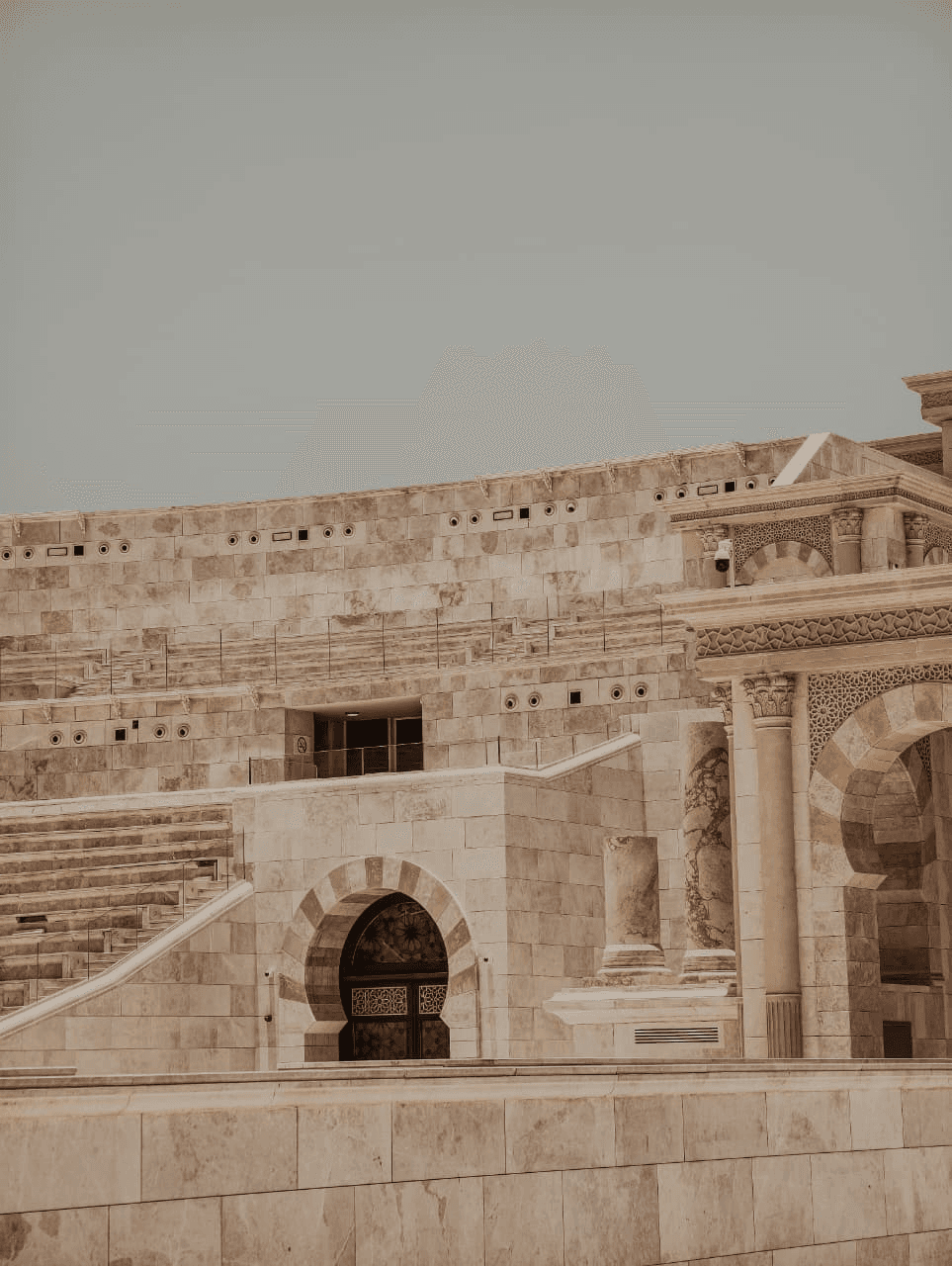 Arches & light · UAE